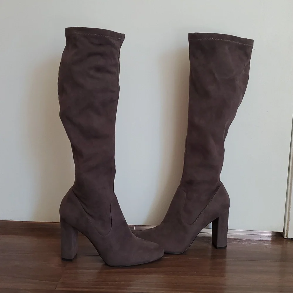 My Delicious Elegant Taupe Suede Knee-High Chunky Heel Women's Boots Size 6.5